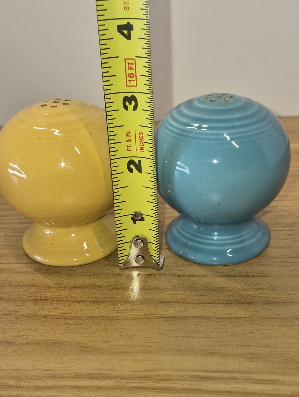 Vintage Homer Laughlin FiestaWare Yellow And Blue Salt and Pepper Shaker Set - Picture 6 of 6